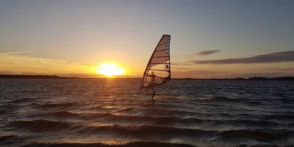 la mer du bon cote - planche a voile